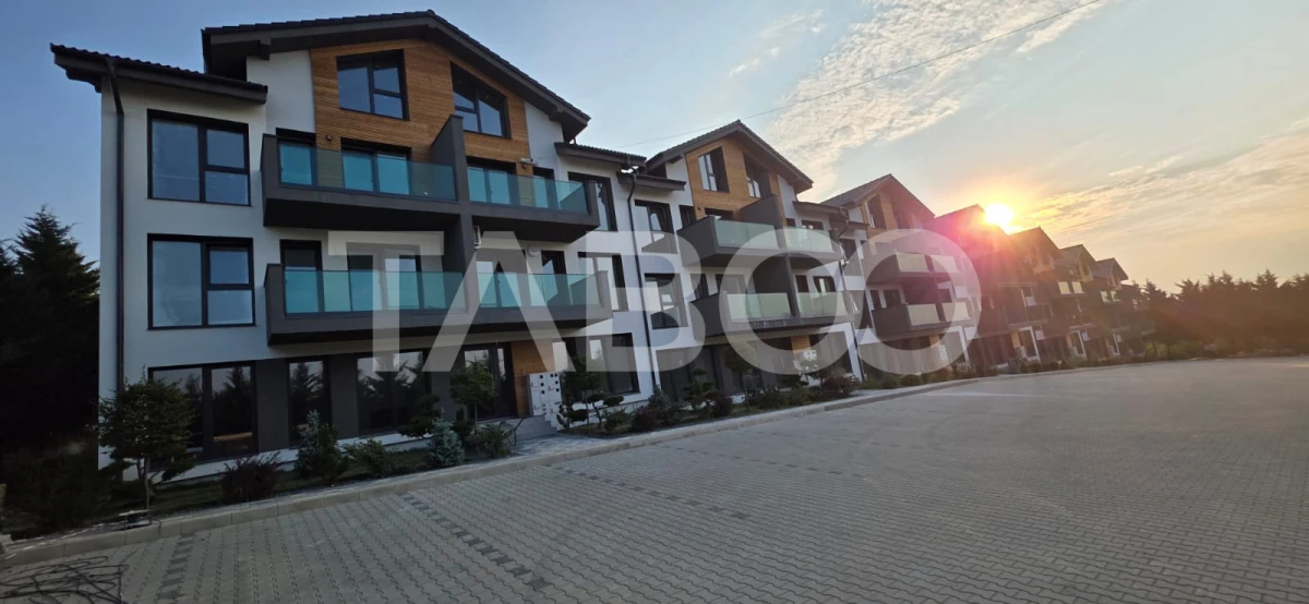 Apartamente cu curte - perfect: camin in inima naturii sau investitie - 1
