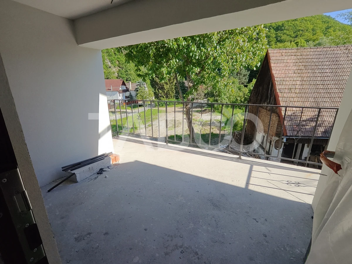 Casa spatioasa - aer curat si priveliste spre munti - teren 1203 mp - 10