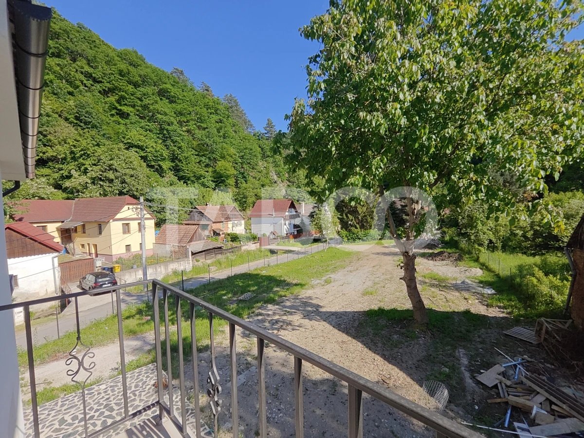 Casa spatioasa - aer curat si priveliste spre munti - teren 1203 mp - 9