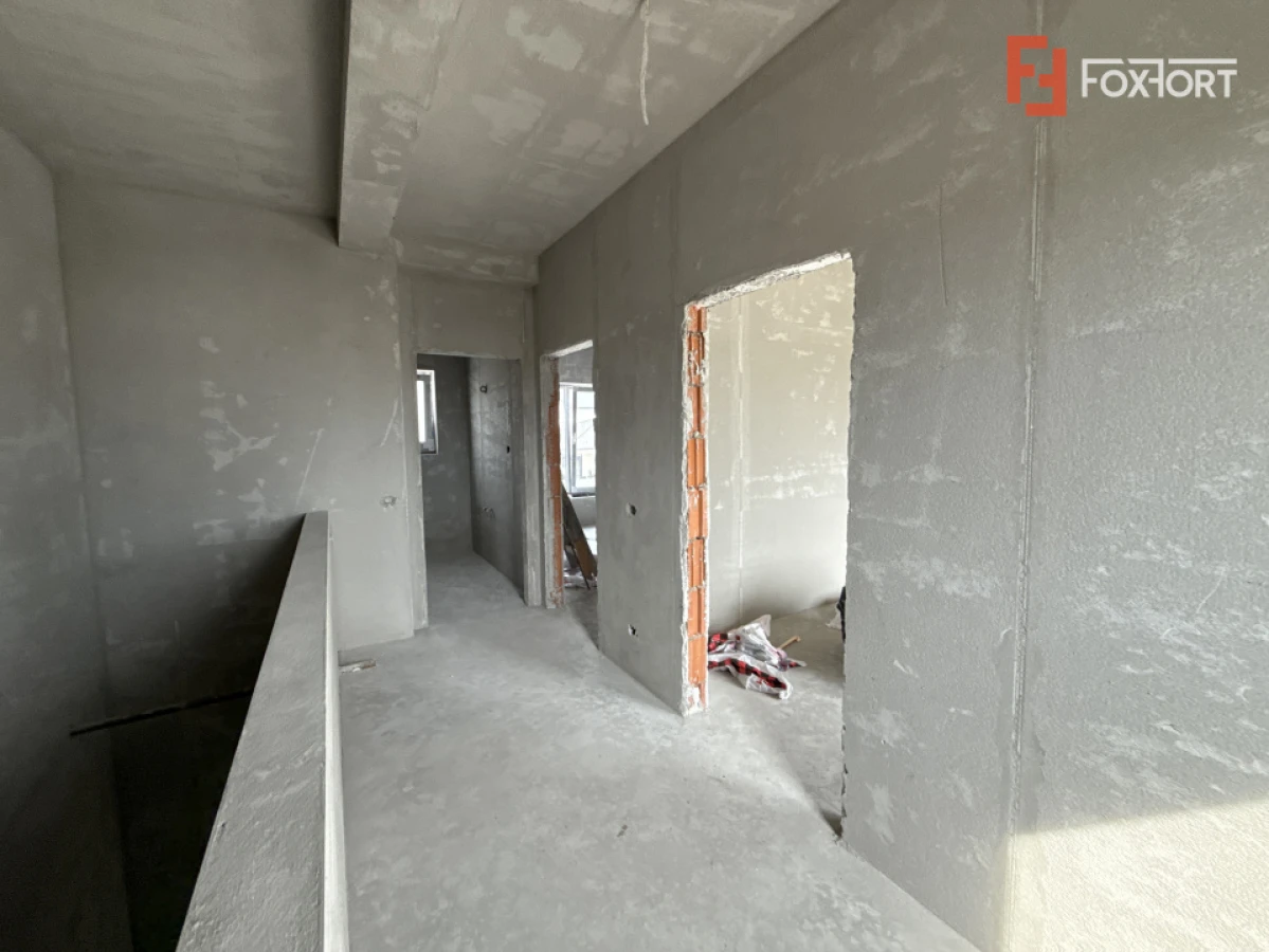 Duplex cu 4 camere de vanzare si teren de 335 mp - zona Sacalaz - 9