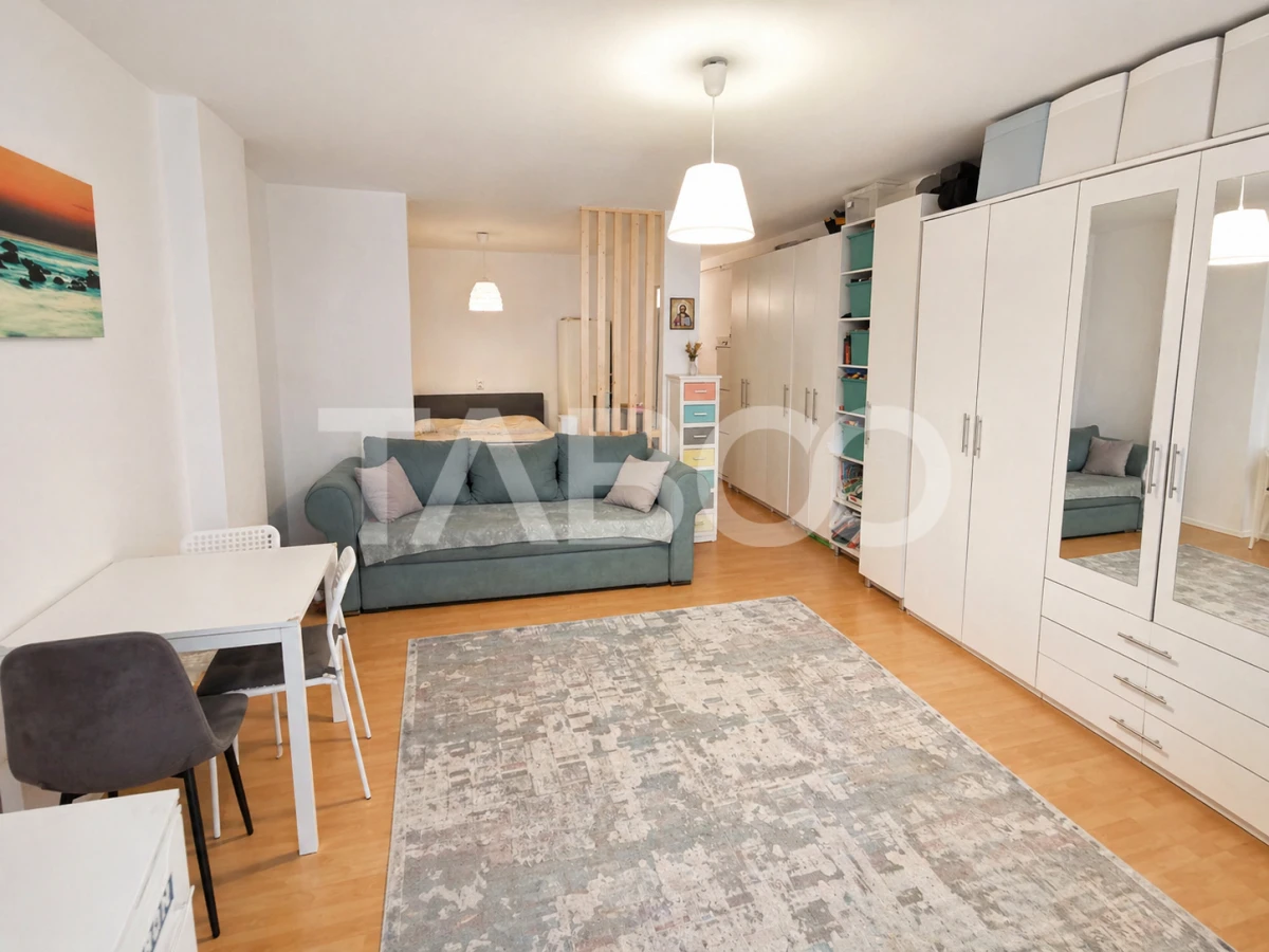 Garsoniera de vanzare 47 mp utili cu o mica gradina de 17 mp - 1