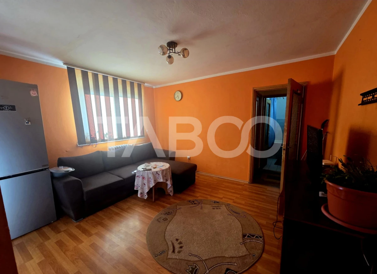 Apartament 3 camere semidecomandat etaj 3 zona 13 Decembrie 50 mpu - 2