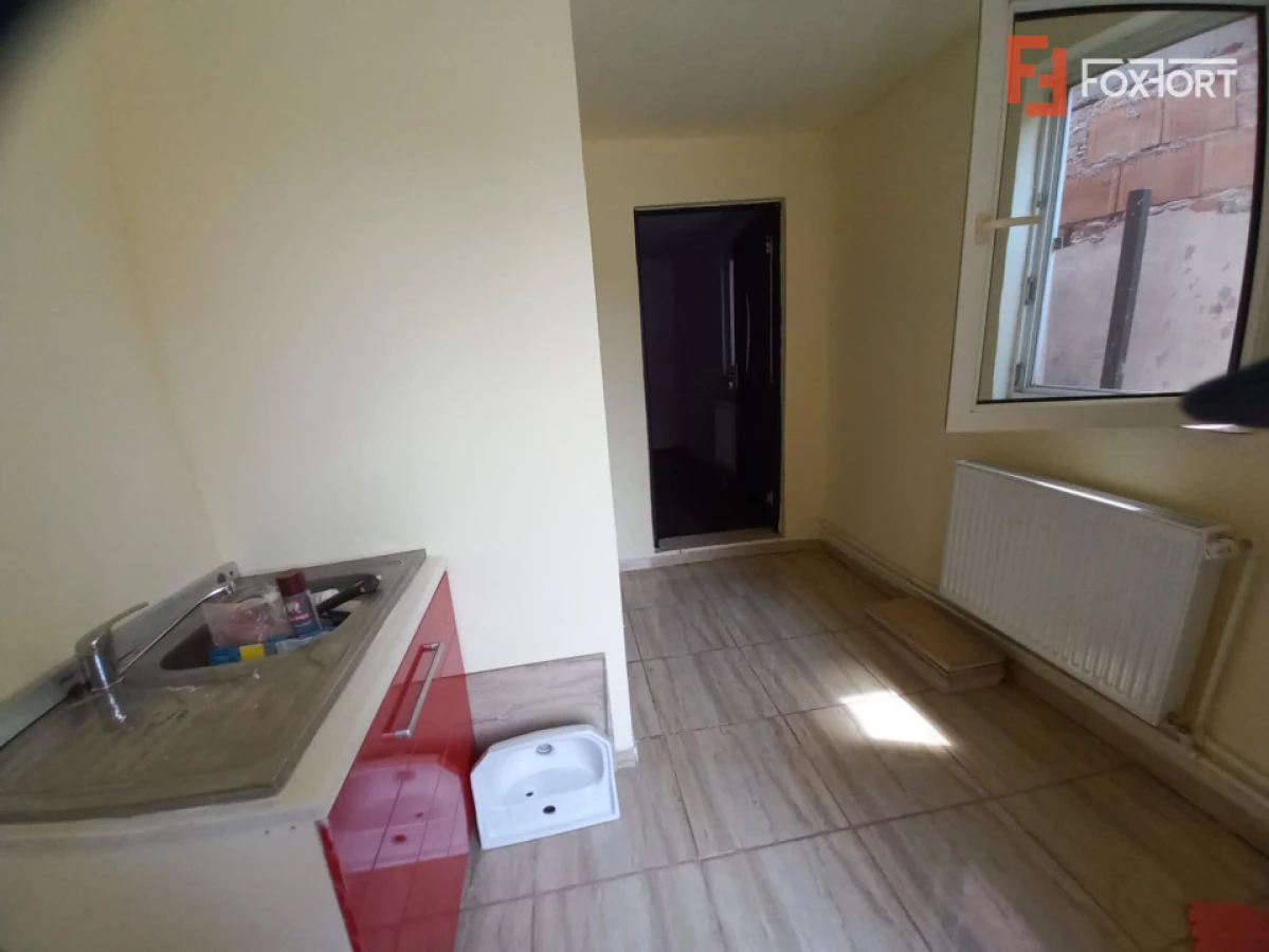 Casa individuala cu 4 camere - zona Crisan | 2 corpuri de cladire - 9