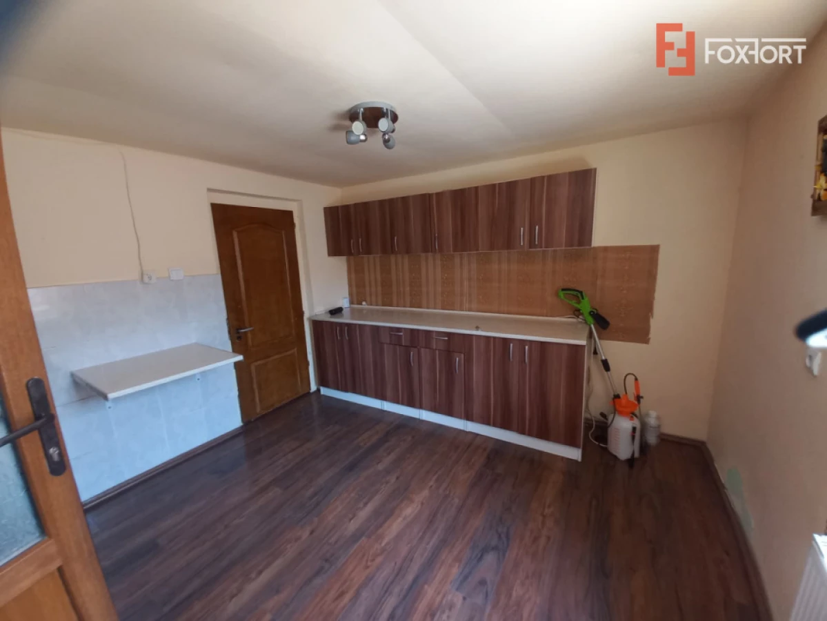 Casa individuala cu 4 camere - zona Crisan | 2 corpuri de cladire - 8
