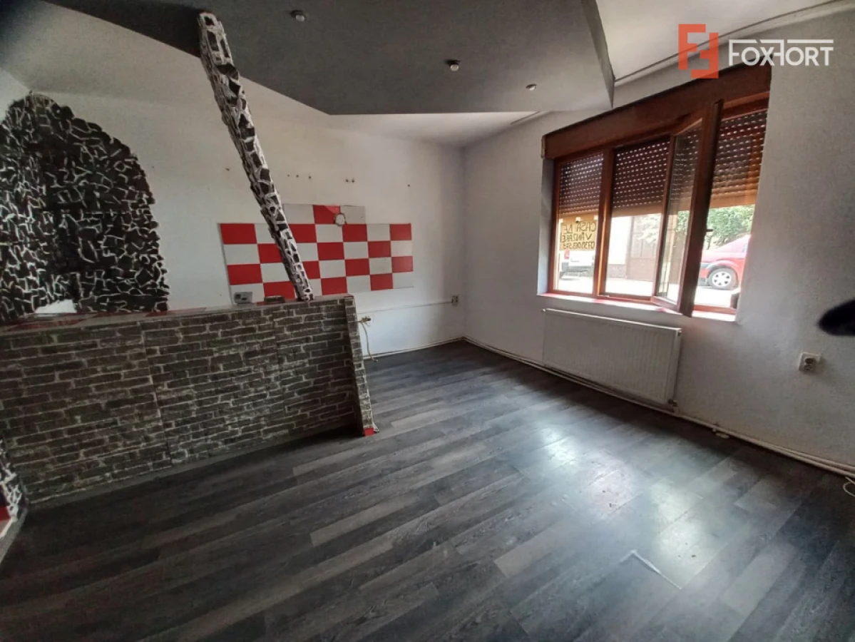 Casa individuala cu 4 camere - zona Crisan | 2 corpuri de cladire - 7