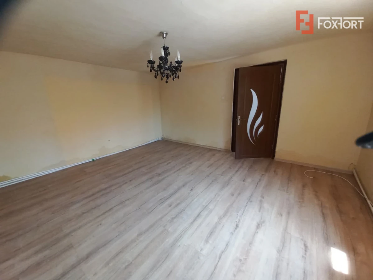 Casa individuala cu 4 camere - zona Crisan | 2 corpuri de cladire - 6
