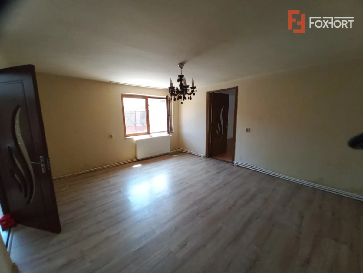 Casa individuala cu 4 camere - zona Crisan | 2 corpuri de cladire - 5