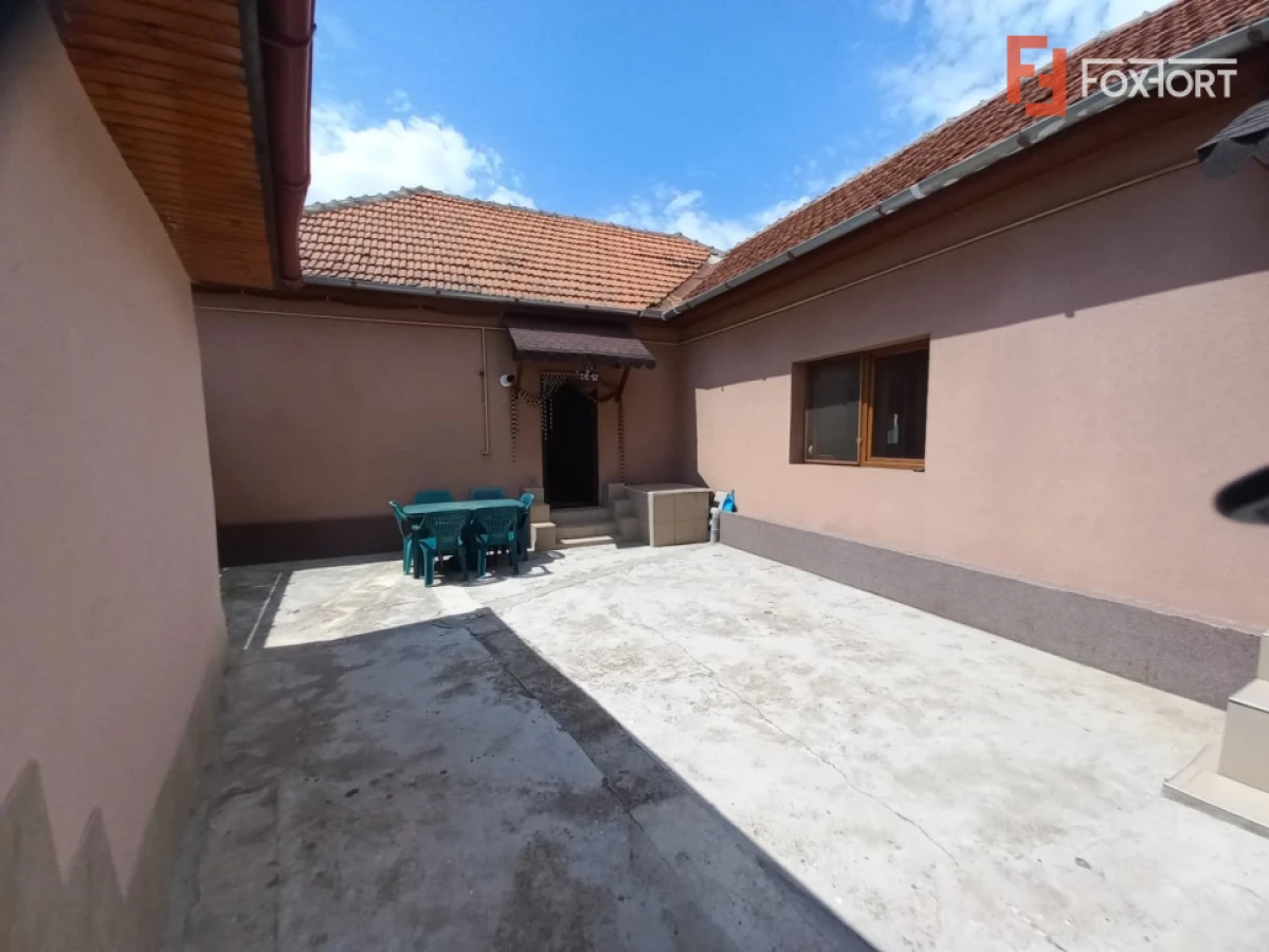 Casa individuala cu 4 camere - zona Crisan | 2 corpuri de cladire - 2