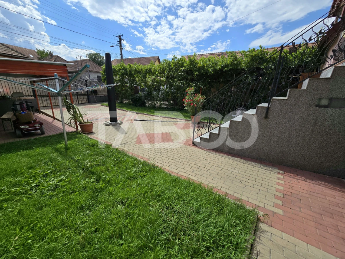 Casa individuala de vanzare teren 457 mp garaj Trei Stejari Sibiu - 1