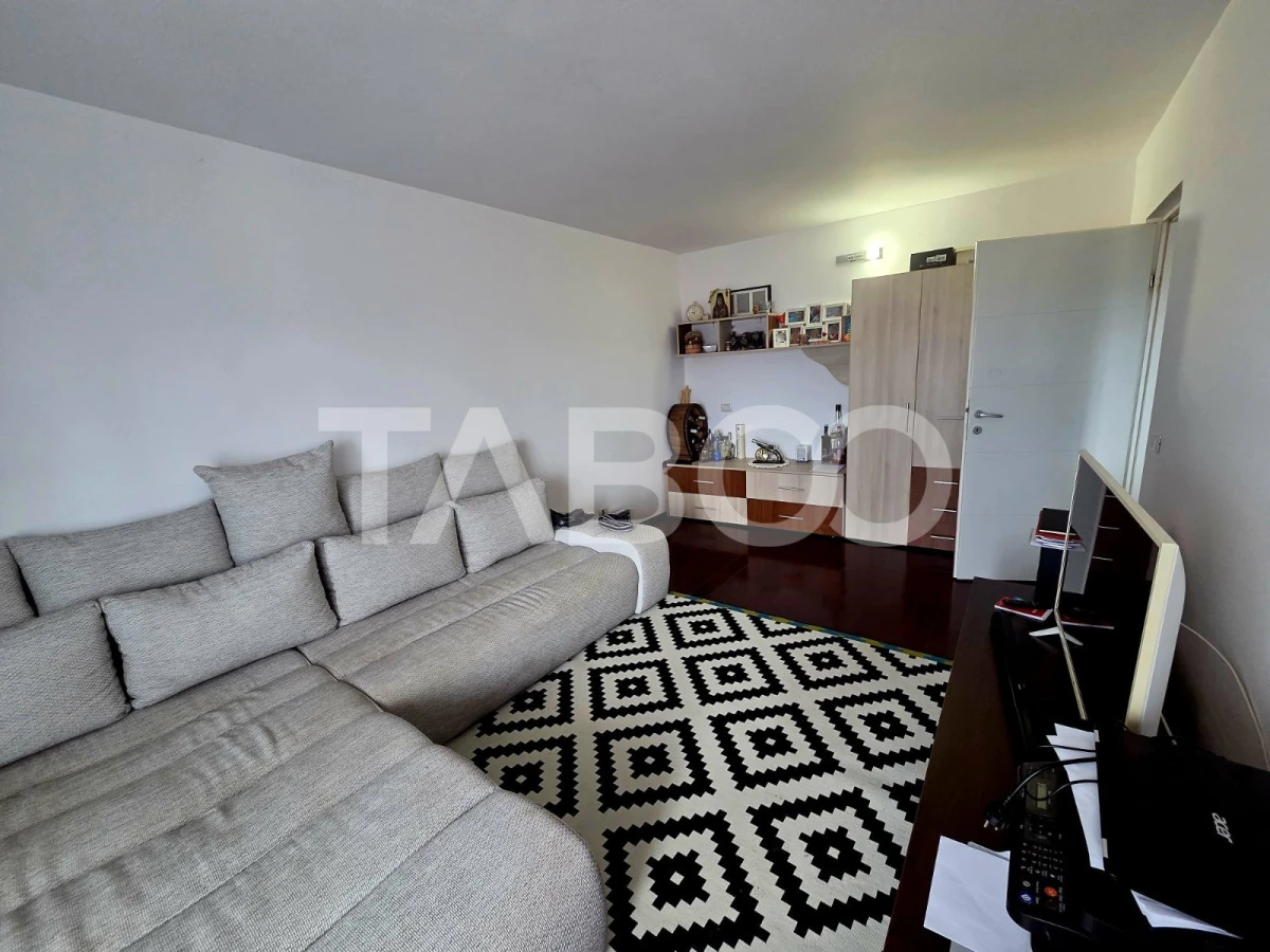 Apartament 3 camere decomnadat de vanzare 72 mp balcon 7 mp - 2