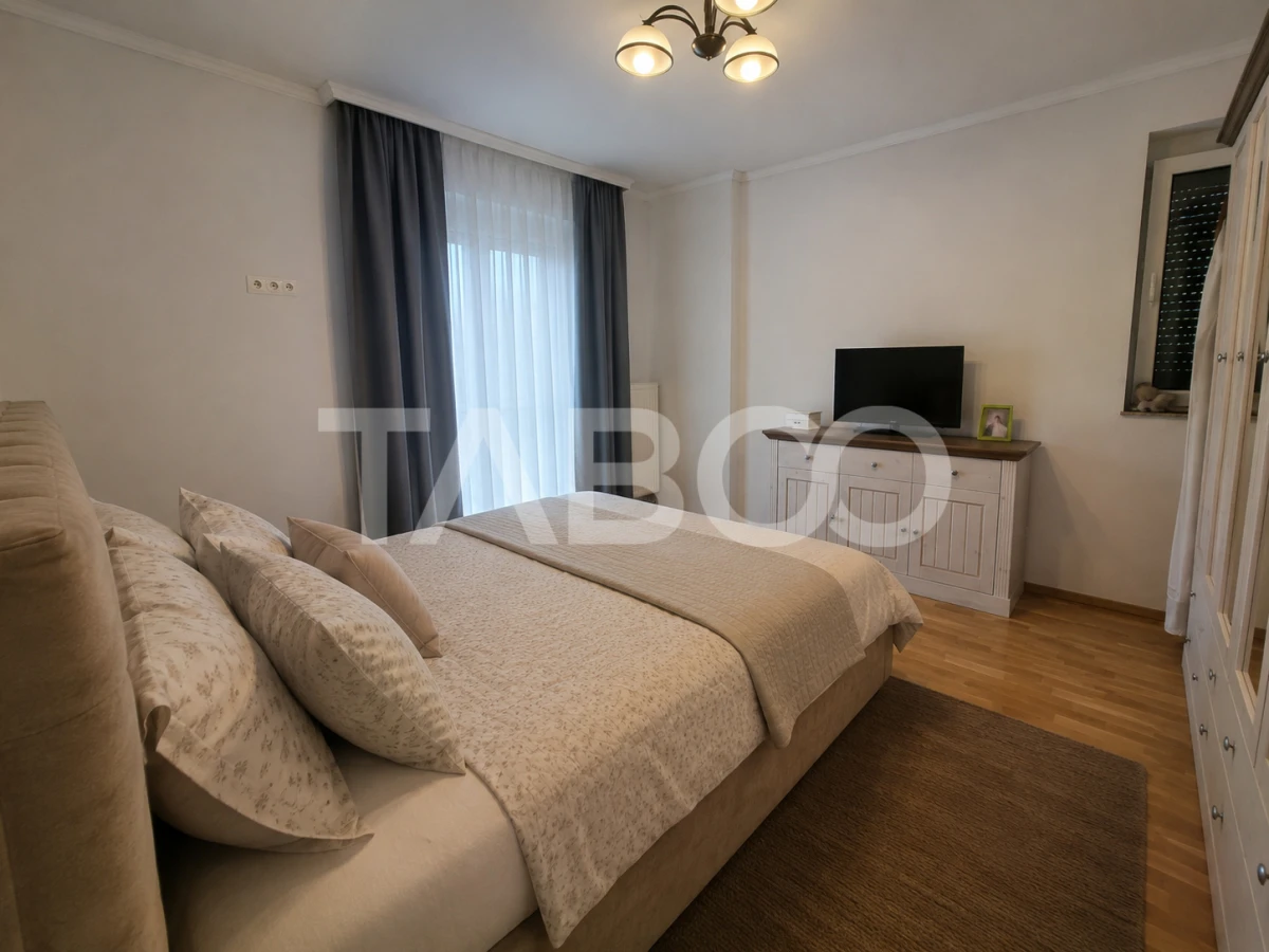 Apartament de vanzare 4 camere balcon boxa lift bloc nou zona Centrala - 2