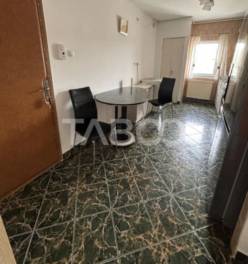 Apartament cu 4 camere decomandate de vanzare in cartier Manastur - 3