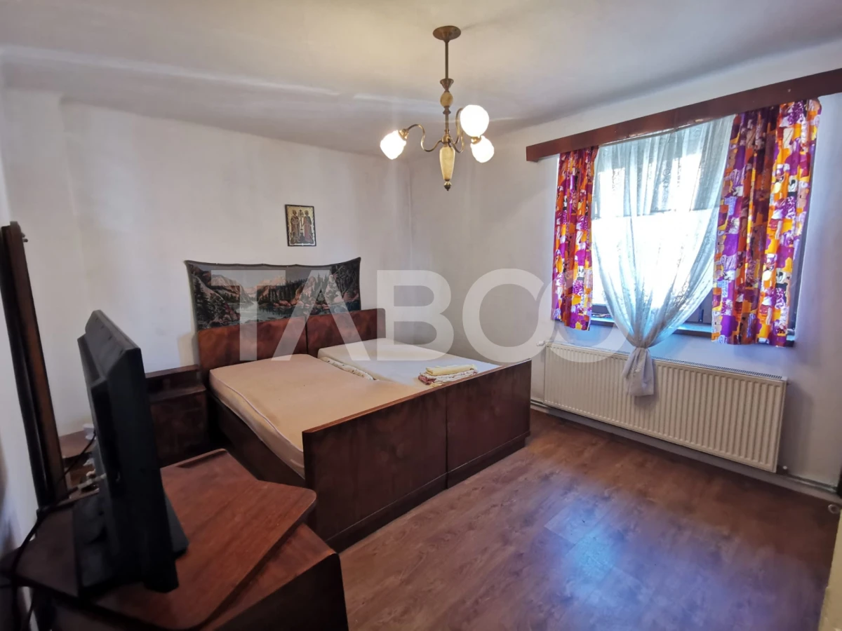 Casa cu 2 camere decomandate 335 mp teren in zona Parcul Tineretului - 3