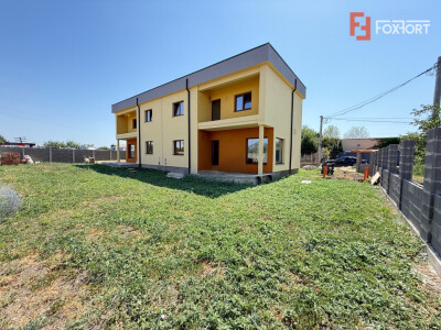 Duplex cu 5 camere, 117 mp utili si 348 mp teren, de vanzare in Sacalaz