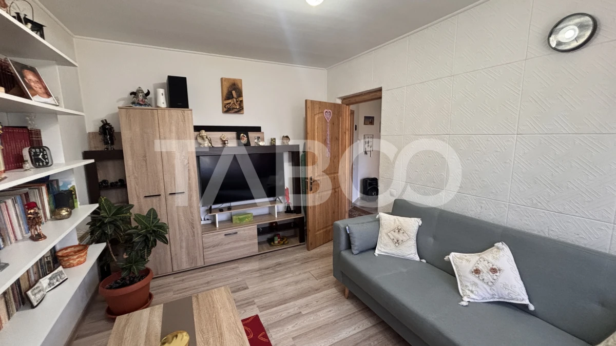 Casa 3 camere decomandate 90mp utili +teren 151 mp in Sura Mare - 2