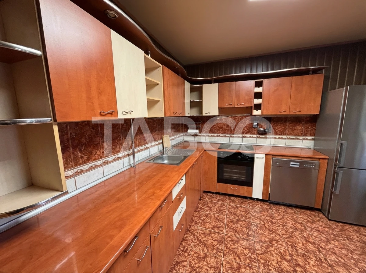 Casa individuala de vanzare cu 5 camere +spatiu comercial 3 bai Sibiu - 4