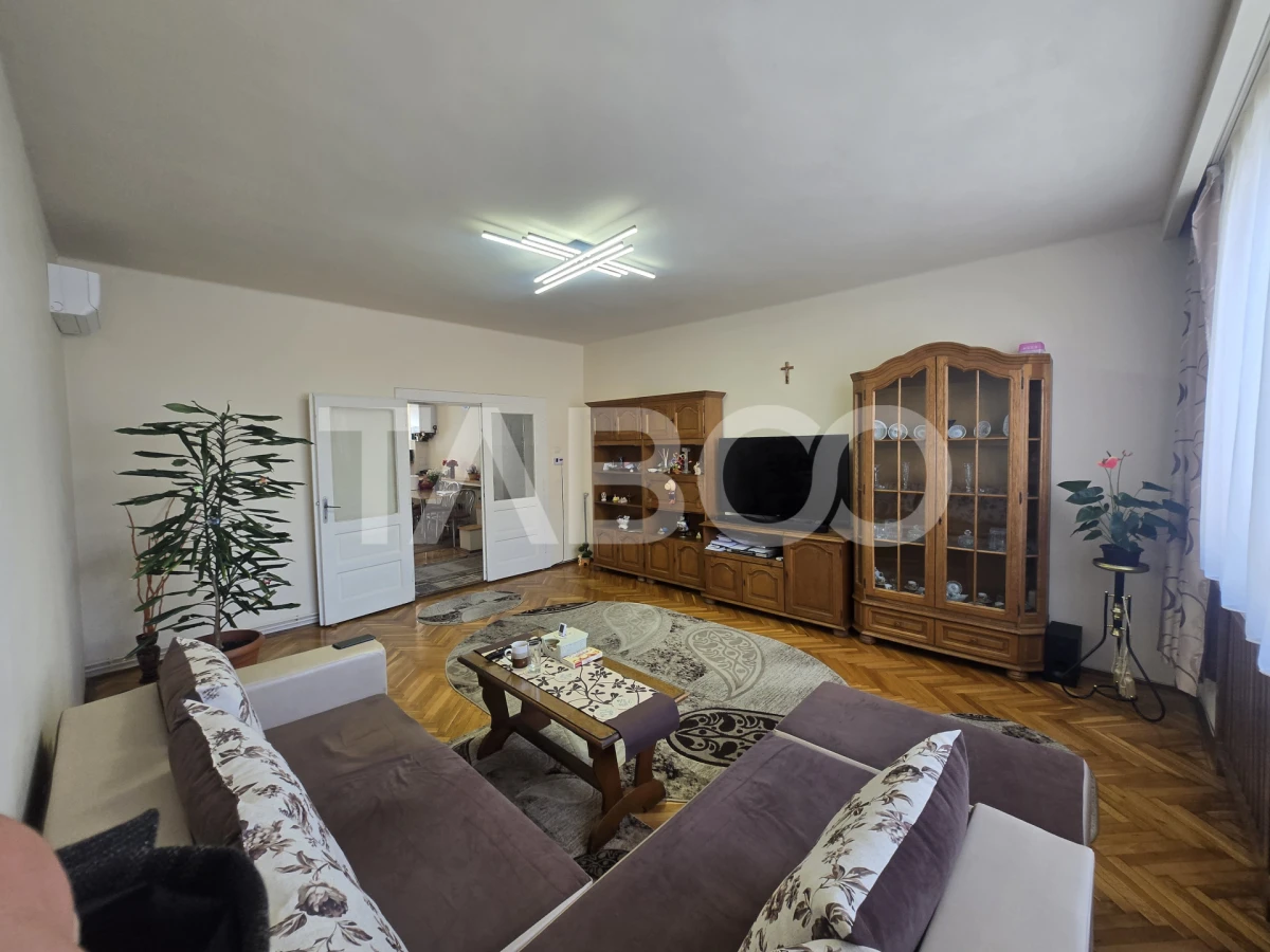 Apartament 5 camere de vanzare 182mpu decomandat zona Piata Cluj Sibiu - 1