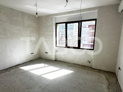 De vanzare apartament 3 camere nemobilate 56 mp cu balcon Central