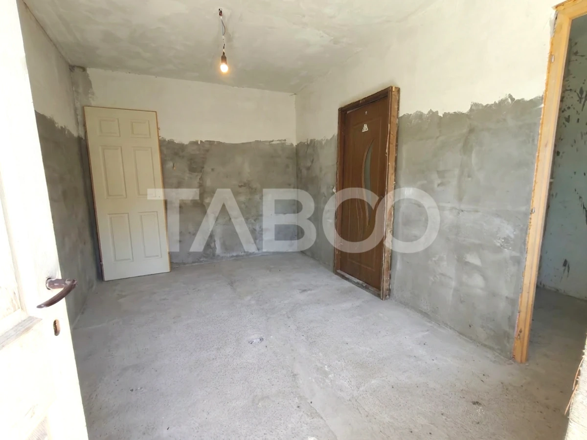 Casa 4 camere cu teren 503 mp si acces auto in curte - Comision 0 - 10