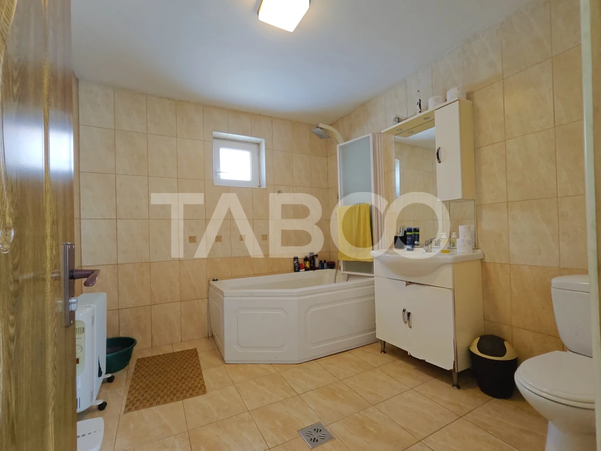 Casa 4 camere cu teren 503 mp si acces auto in curte - Comision 0 - 6