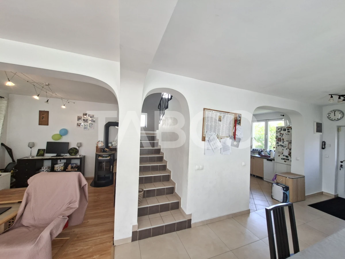 Casa individuala de vanzare - Sura Mica- 4 camere si 490 mp teren - 5