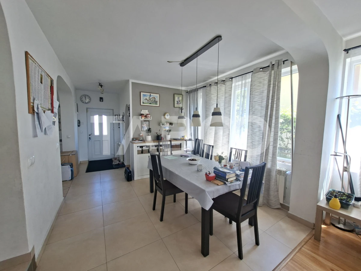 Casa individuala de vanzare - Sura Mica- 4 camere si 490 mp teren - 4