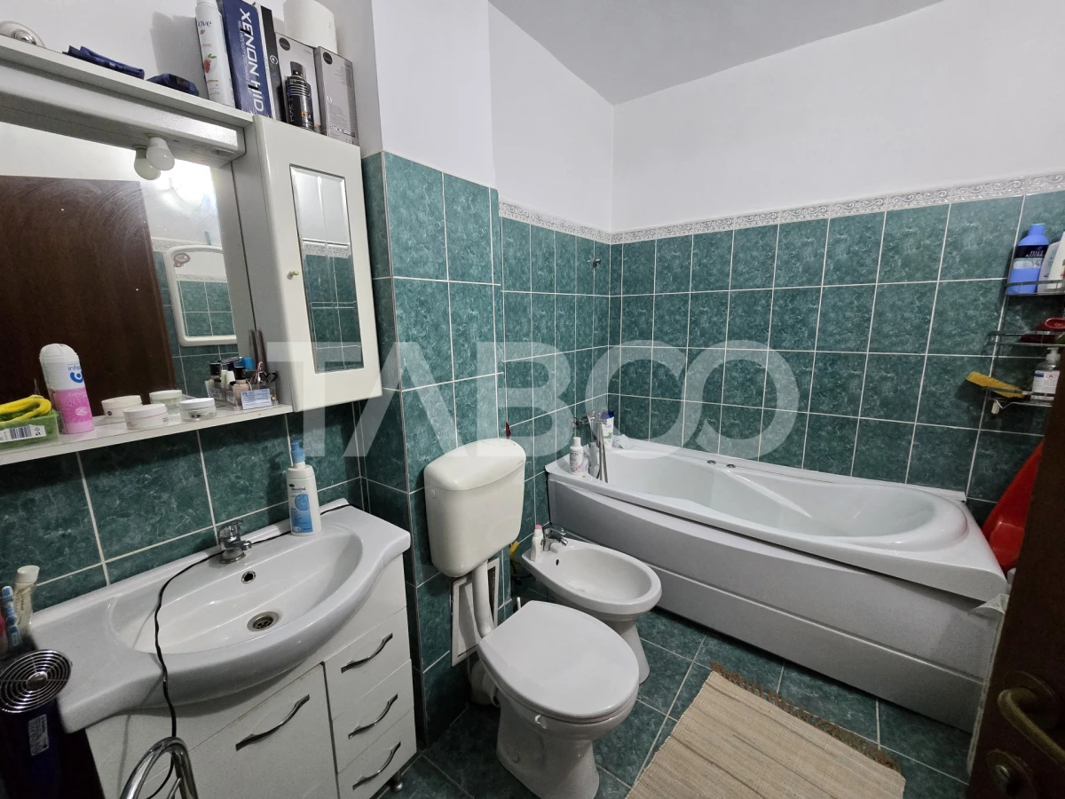 Apartament decomandat 3 camere 2 bai 66 mp parcare boxa Terezian Sibiu - 5