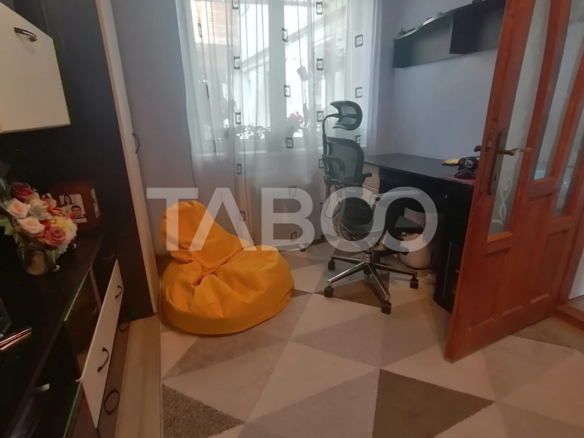 Apartament de vanzare la casa 3 camere terasa pivnita Orasul de Jos - 4