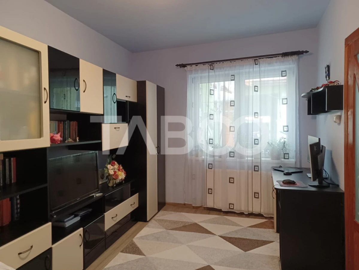 Apartament de vanzare la casa 3 camere terasa pivnita Orasul de Jos - 1