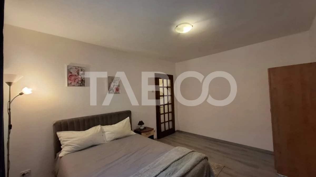 Apartament 3 camere de vanzare semidecomandat 45 mp zona Vasile Aaron - 1