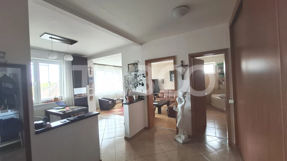 Apartament de vanzare 2 camere decomandat 62 mp zona Siretului Sibiu - 2