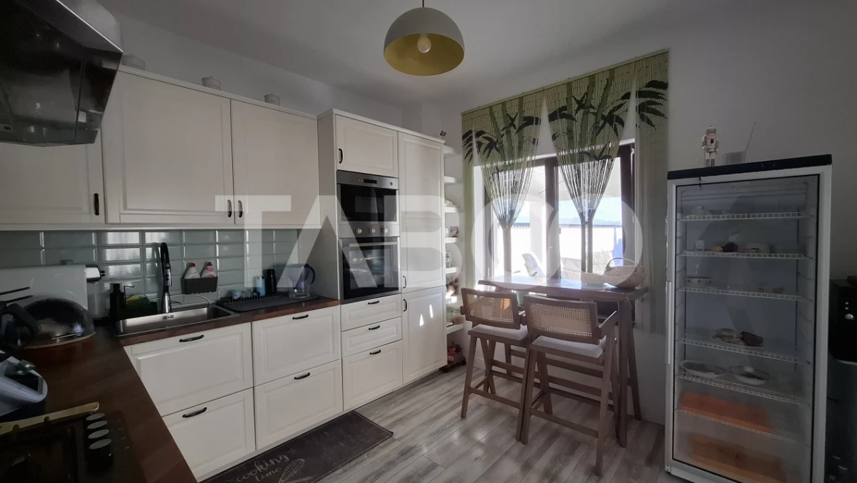Casa de vanzare individuala 5 camere 172 mp langa Padurea Dumbrava - 3
