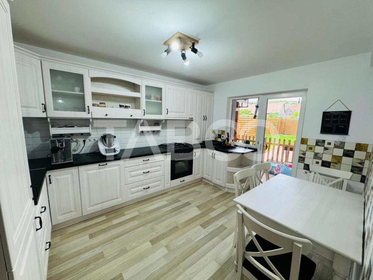Casa de vanzare cu 4 camere 120 mpu zona linistita Sura Mare Sibiu - 2