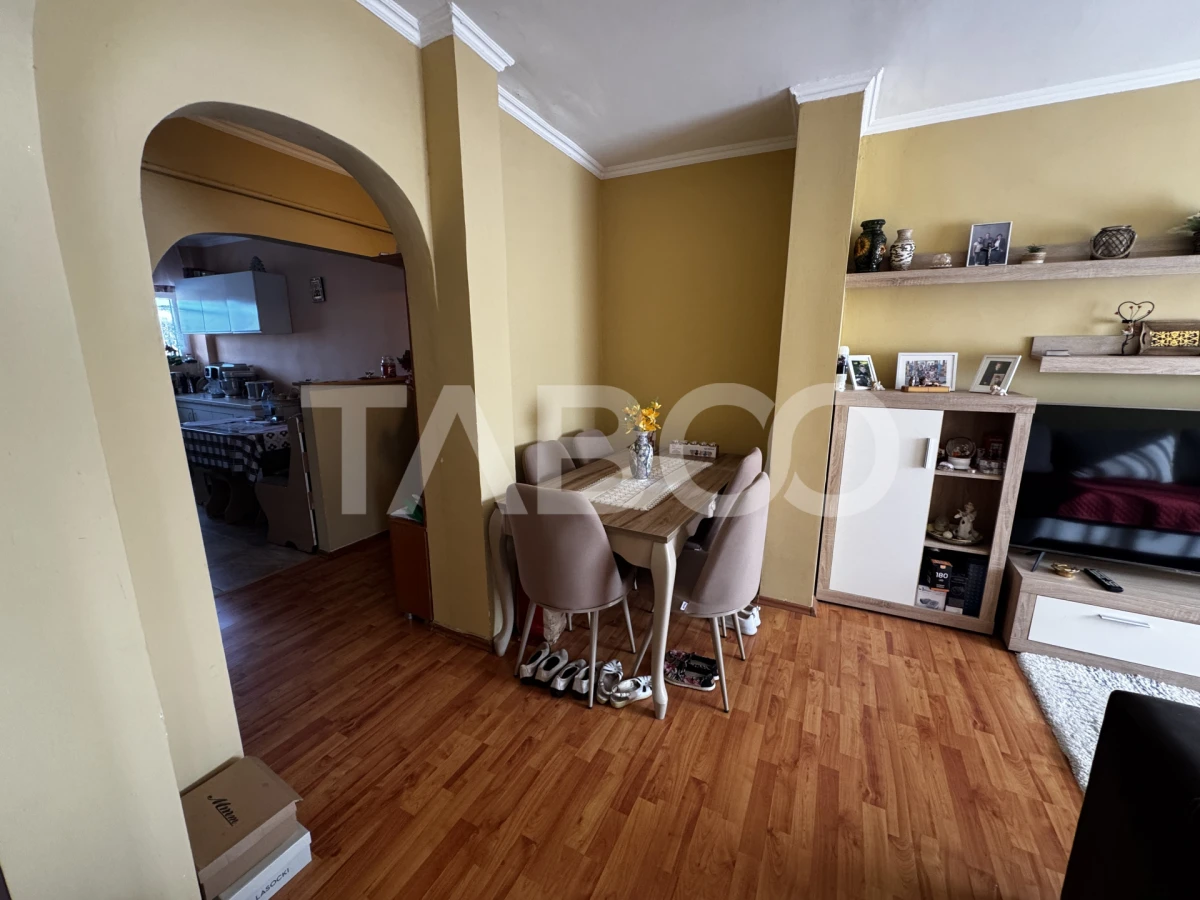 COMISION 0 - Apartament cu 4 camere 2 bai pivnta si balcon Cisnadie - 9
