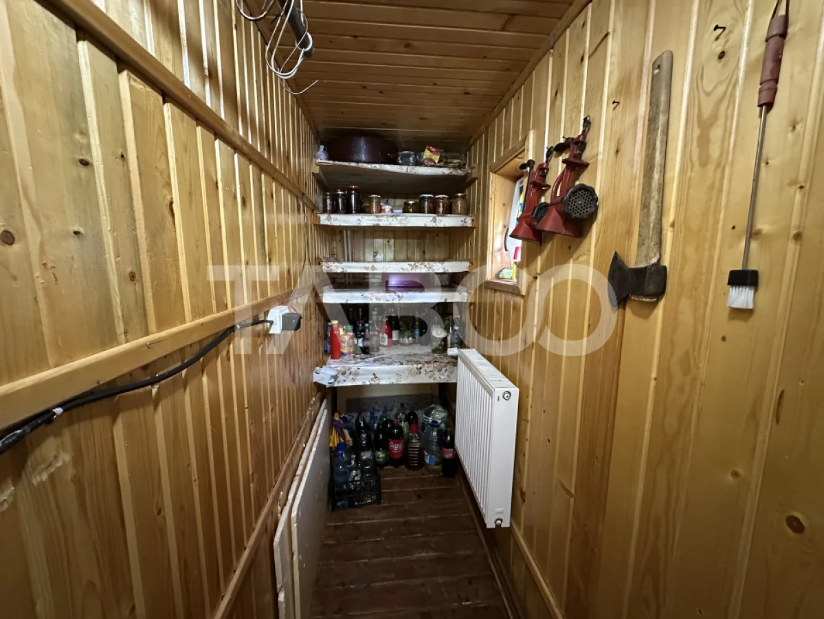 Cabana spatioasa la 5 km de Partia Sureanu complet mobilata si utilata - 9