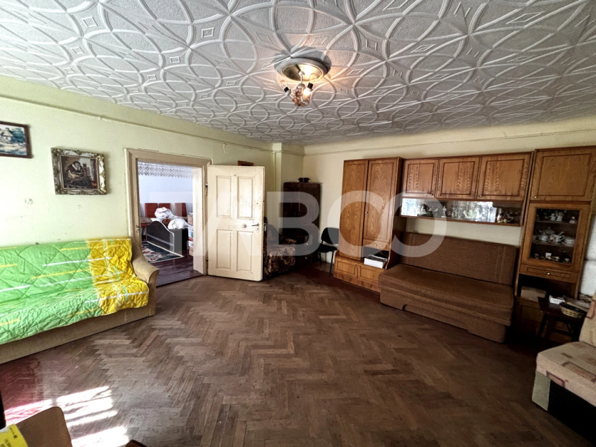 Casa cu gradina de vanzare si curte + pivnita zona Terezian Sibiu - 1
