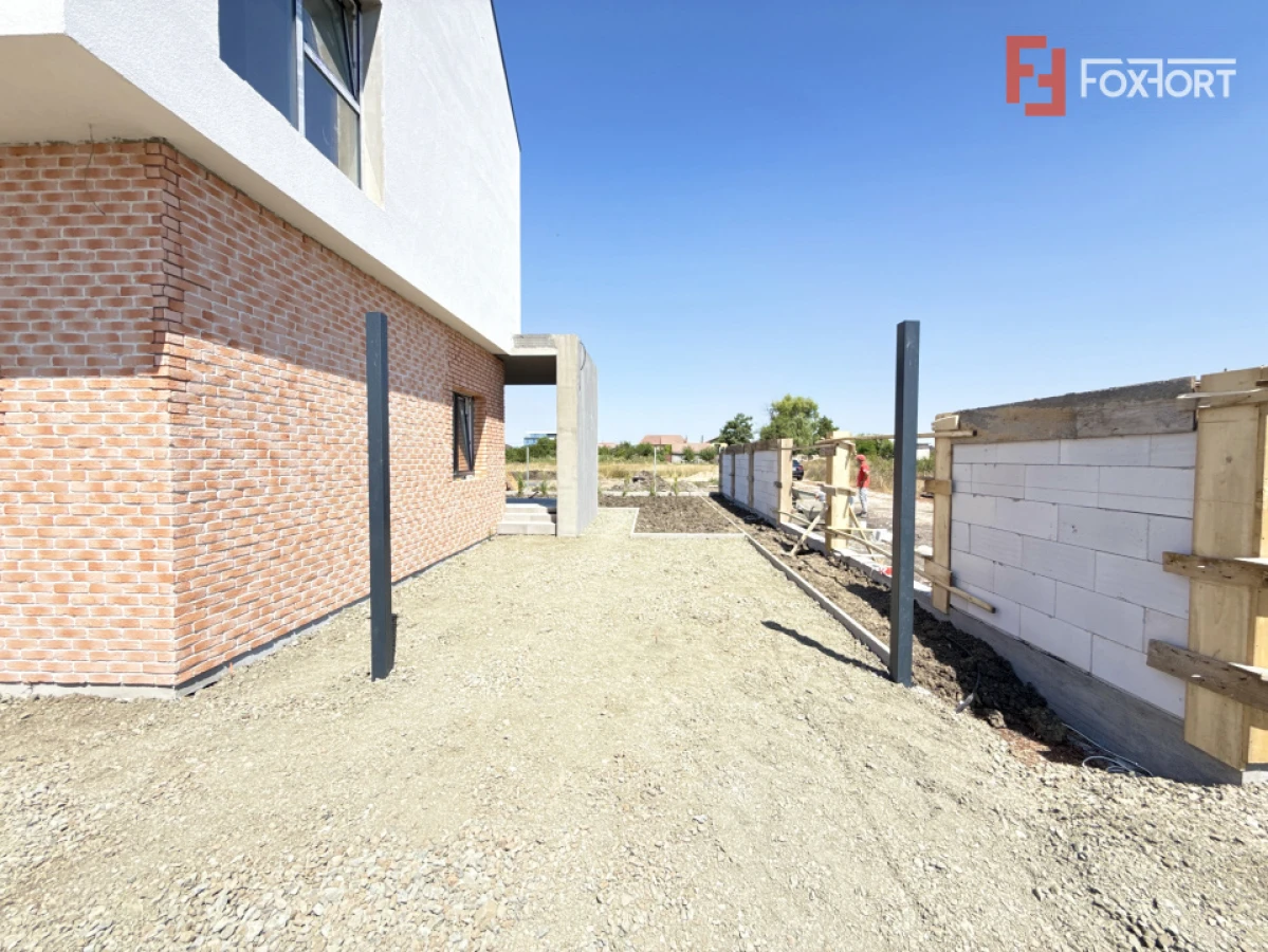 COMISION 0% Triplex cu 4 camere de vanzare in Sacalaz, zona Centrala - 2