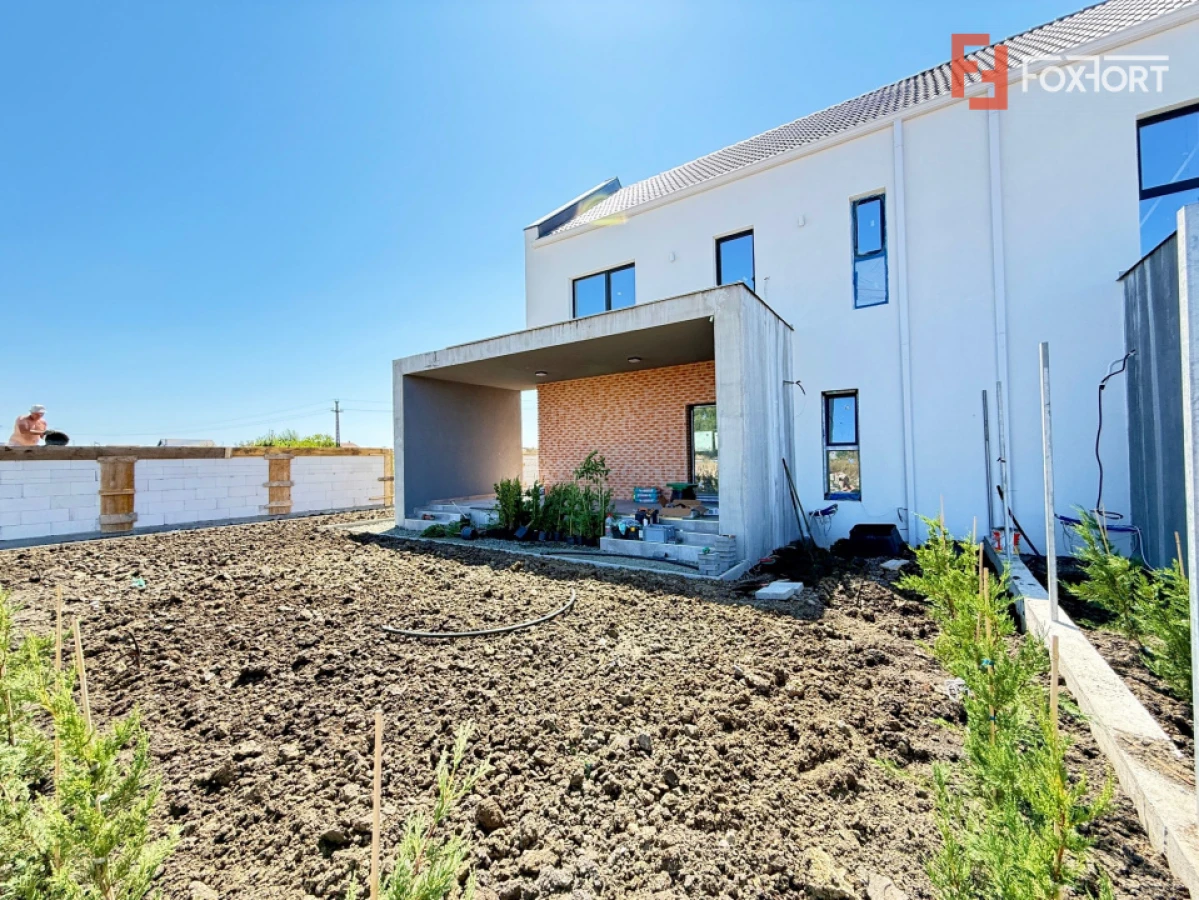 COMISION 0% Triplex cu 4 camere de vanzare in Sacalaz, zona Centrala - 1