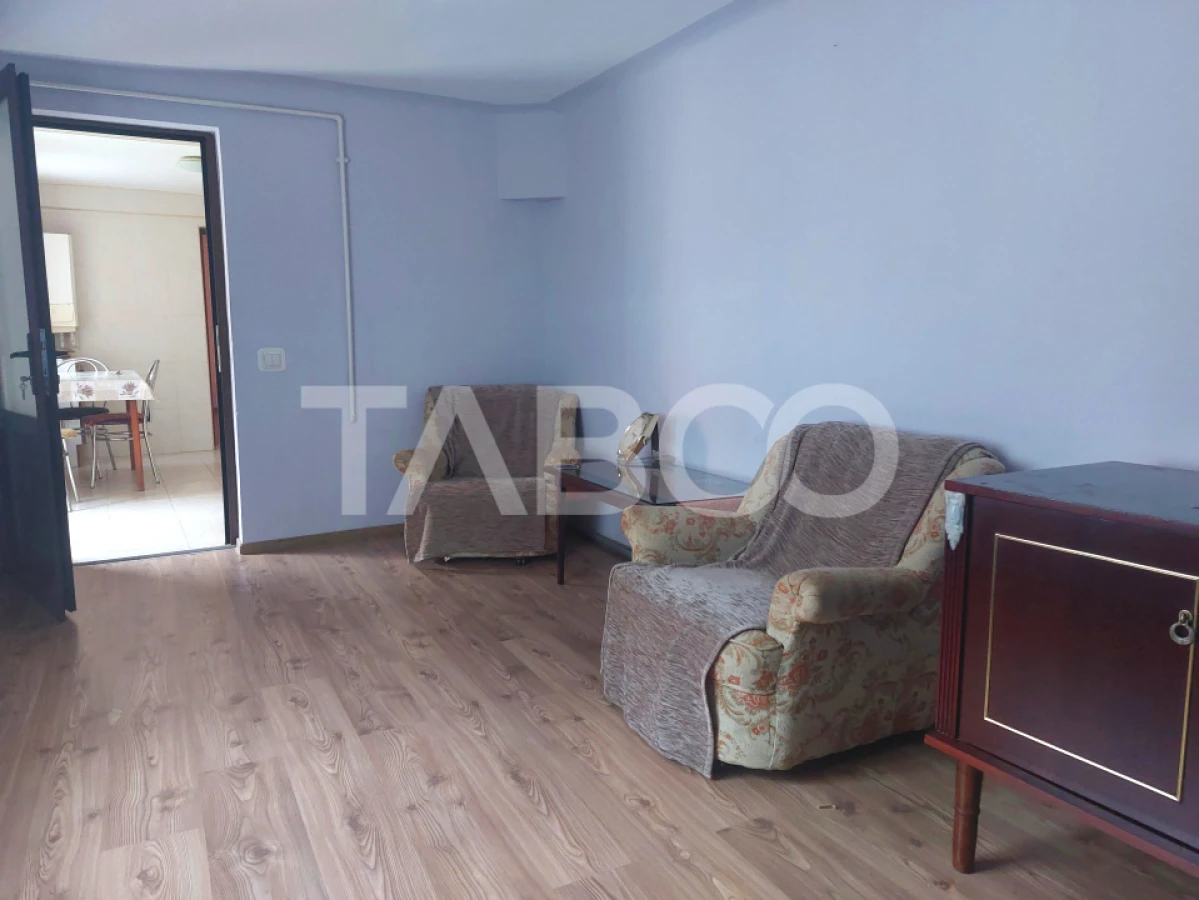 Casa in zona centrala 5 camere 2 bucatarii 3 bai curte comuna Cisnadie - 4