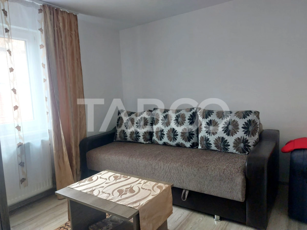 Casa in zona centrala 5 camere 2 bucatarii 3 bai curte comuna Cisnadie - 2