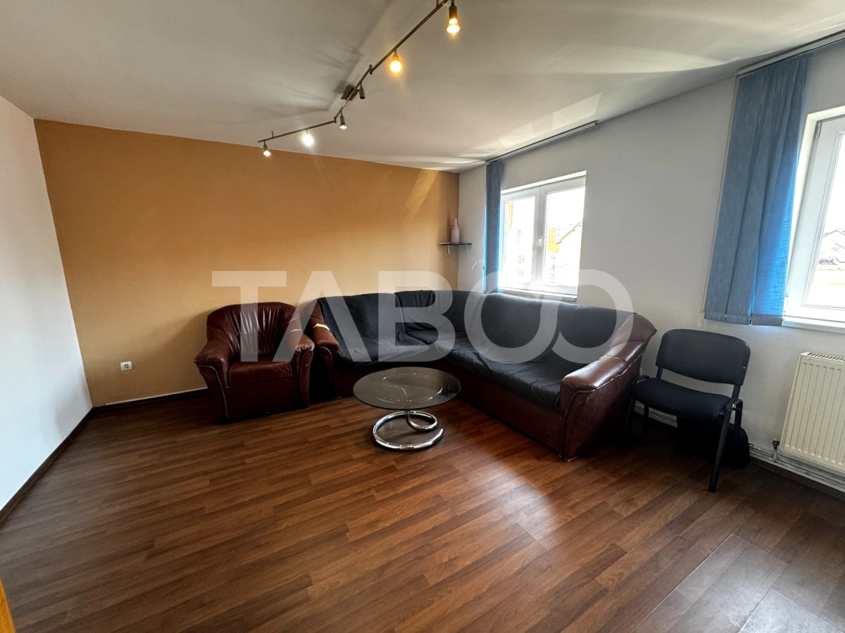 COMISION 0 - Apartament decomandat 4 camere 90 mpu Vasile Aaron Sibiu - 2