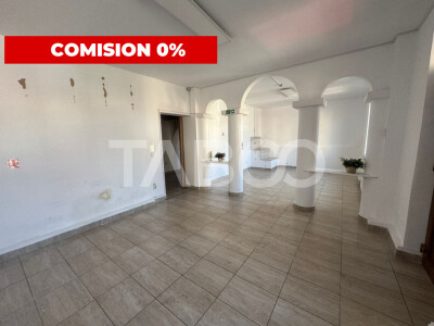 COMISION 0 - Spatiu comercial la strada cu 3 camere 73 mpu Dumbravii