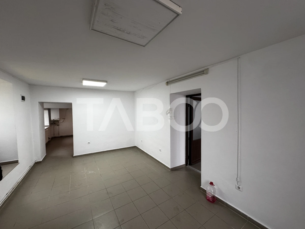 Spatiu comercial 4 camere 84 mpu doua intrari la strada Orasul de Jos - 4