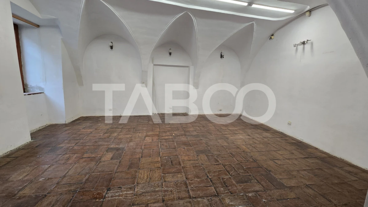 Spatiu comercial de vanzare in apropiere de Podul Minciunilor - 2