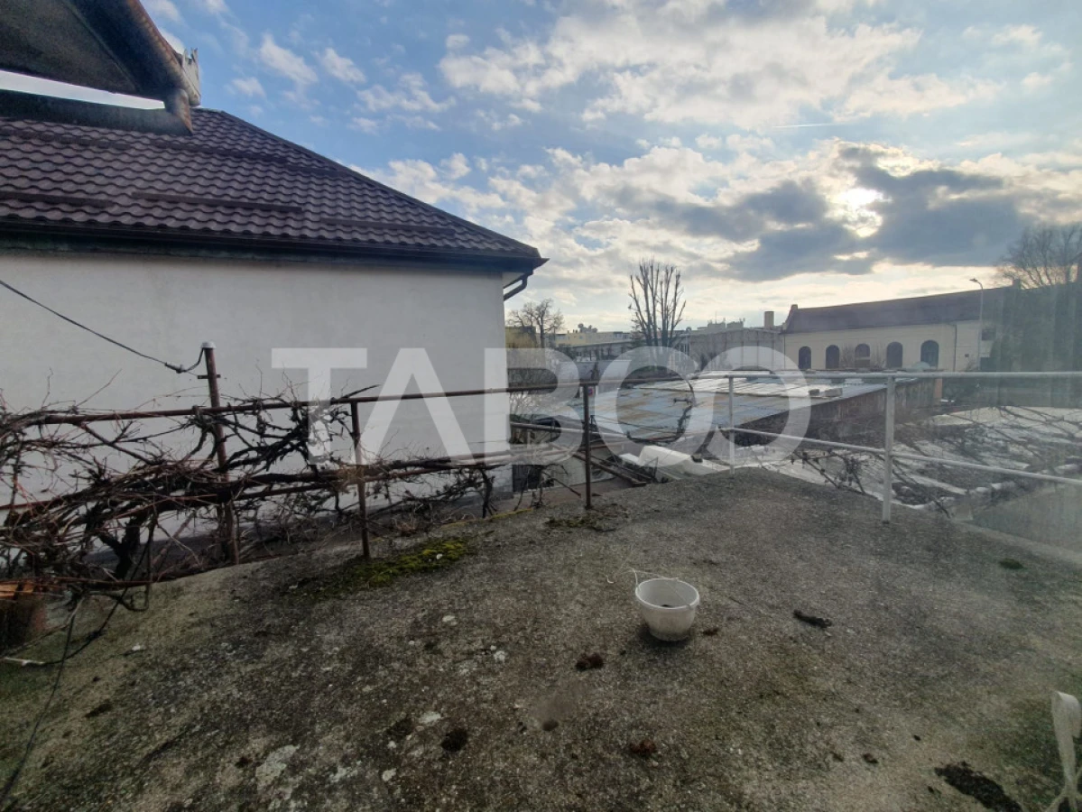 Casa 5 camere 374 mp utili + Anexa 75 mp in punctul 0 al Fagarasului - 10