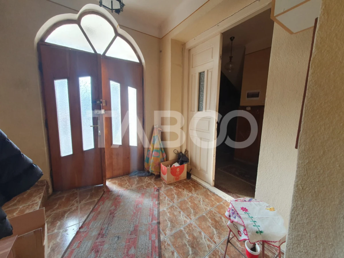 Casa 5 camere 374 mp utili + Anexa 75 mp in punctul 0 al Fagarasului - 7