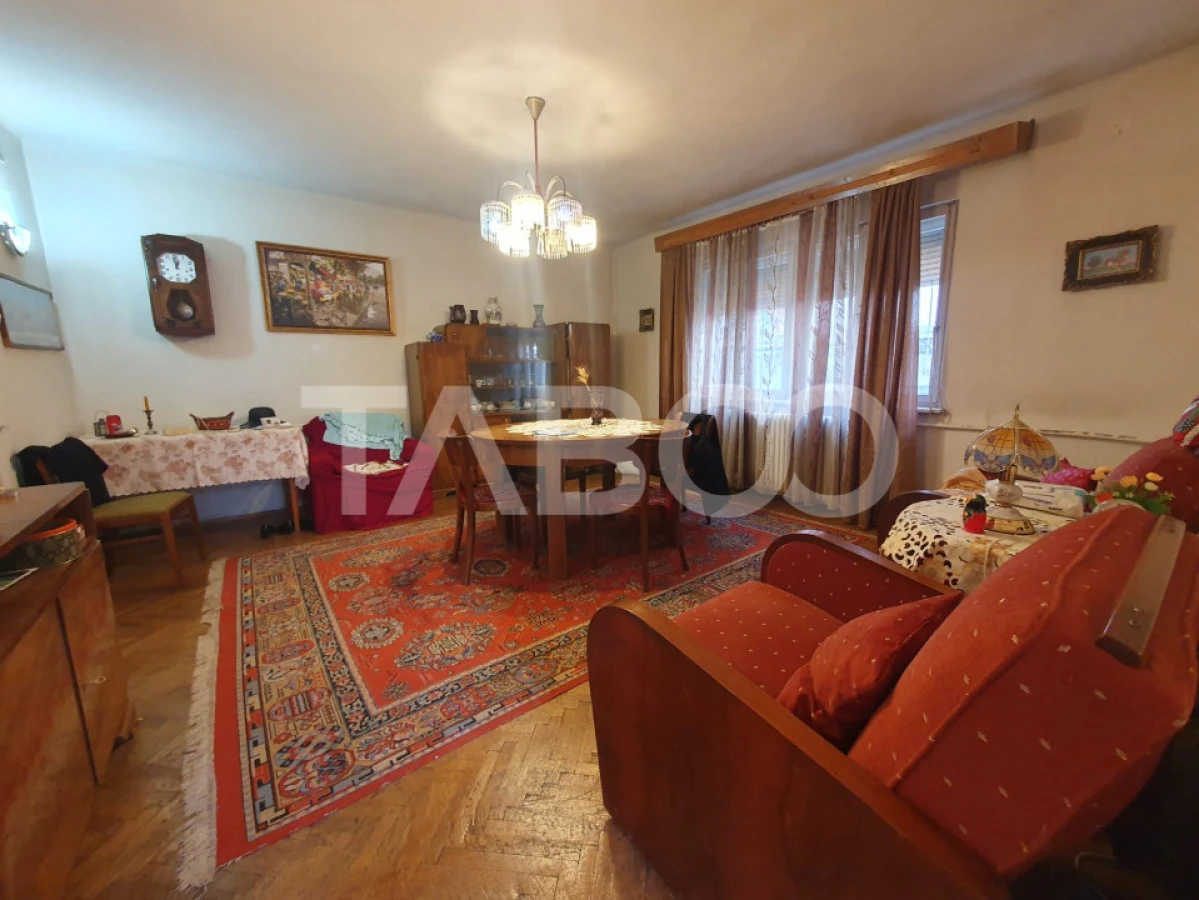 Casa 5 camere 374 mp utili + Anexa 75 mp in punctul 0 al Fagarasului - 6
