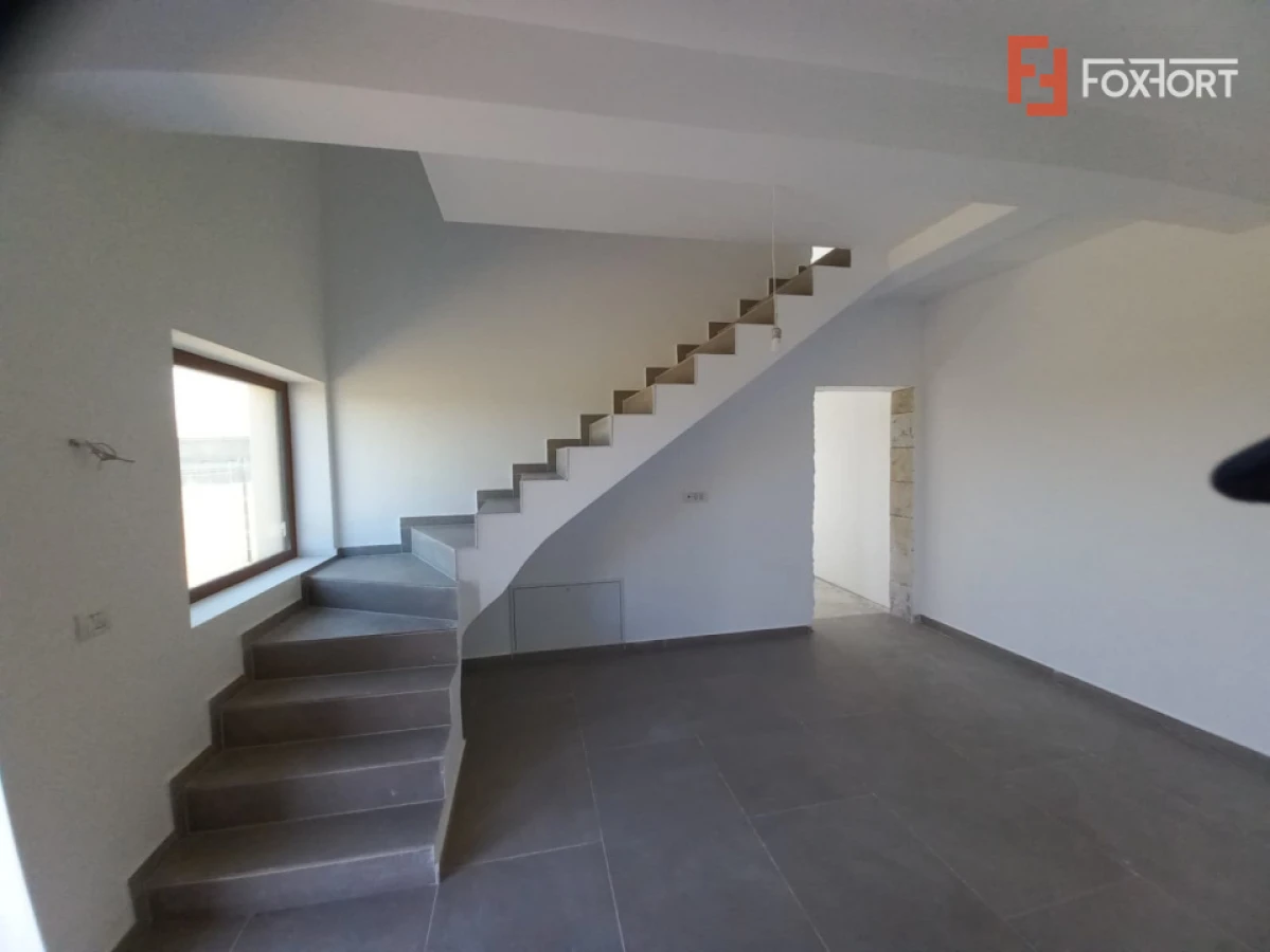 Duplex cu 4 camere, teren individual de 259 mp si terasa de 20 mp, in Plopi - 9