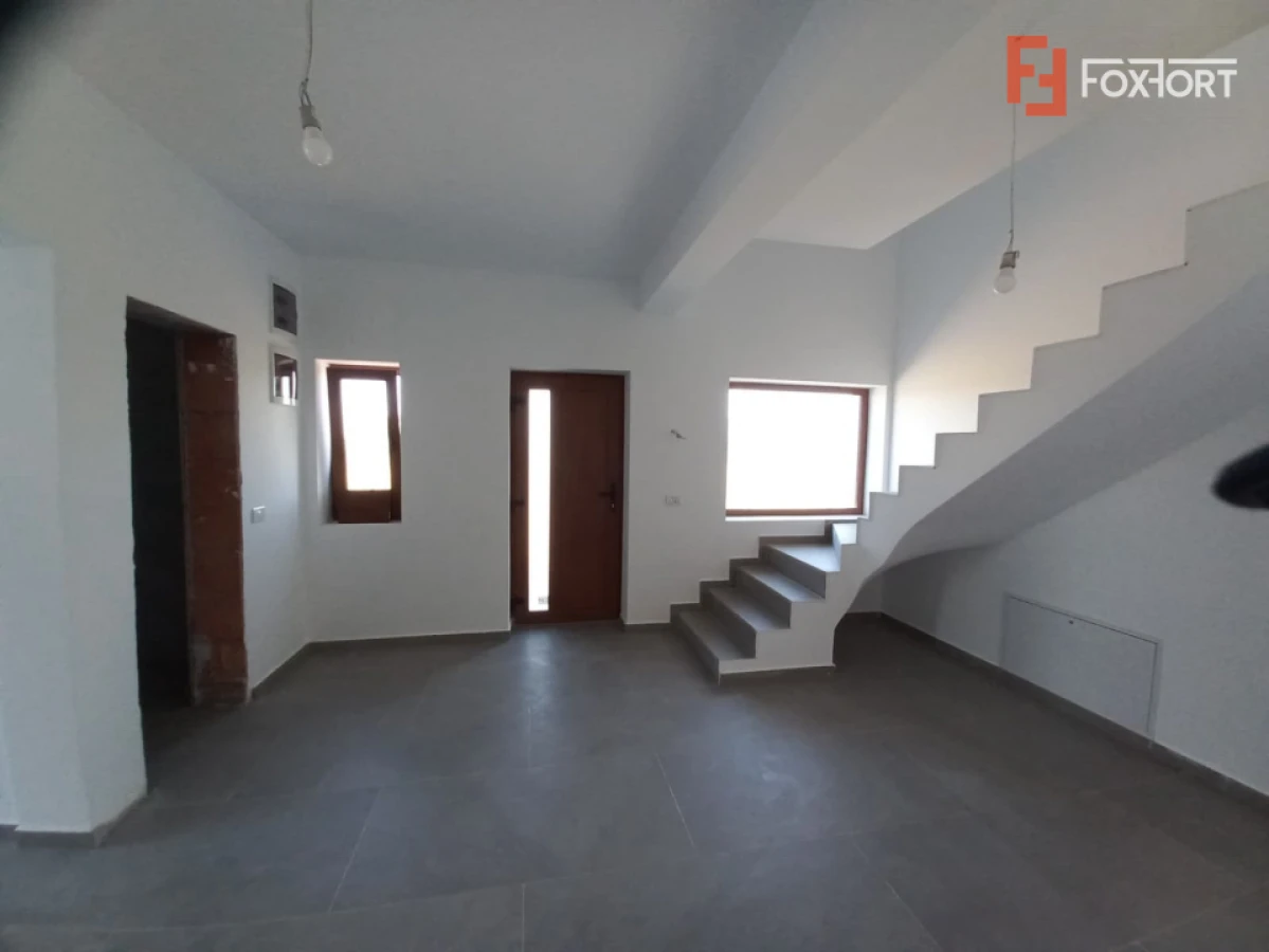 Duplex cu 4 camere, teren individual de 259 mp si terasa de 20 mp, in Plopi - 1