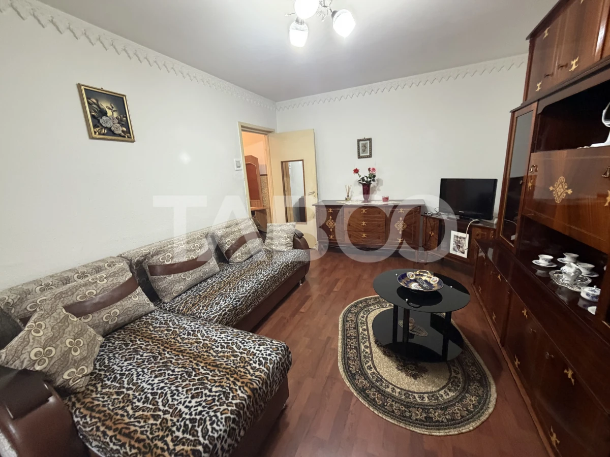 Apartament decomandat 2 camere parter boxa la subsol zona 1 Decembrie - 4